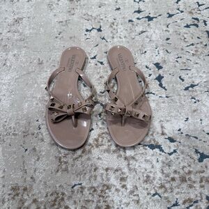 Valentino Garavani Rockstud thong Sandals